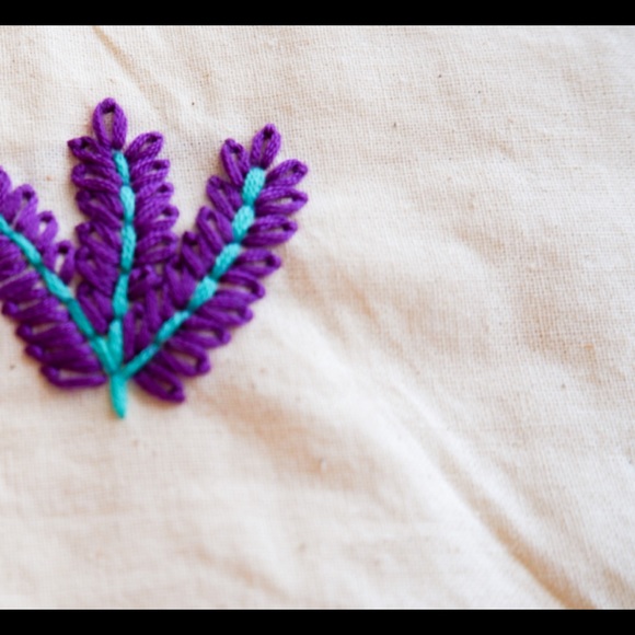 Hand embroidered canvas tote bag - Picture 5 of 7